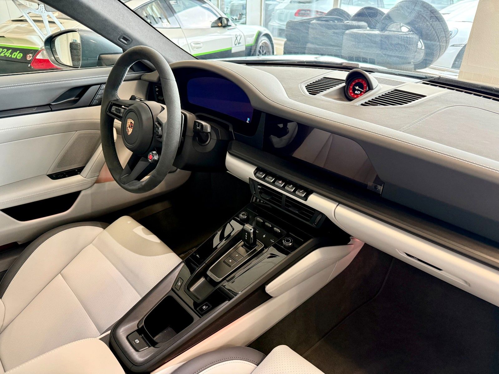 Fahrzeugabbildung Porsche 911 992.2 Carrera GTS AERO-Kit / LIFT / 18-Wege