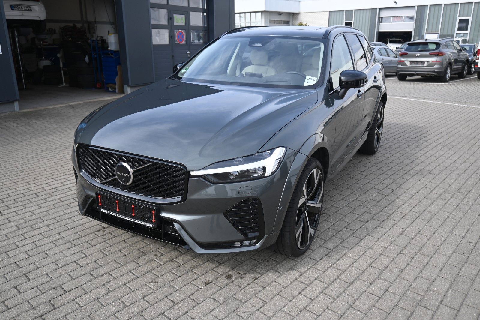 Fahrzeugabbildung Volvo XC60 B5 B  Ultra Dark AWD*B&W*PANO*LUFT*AHK*