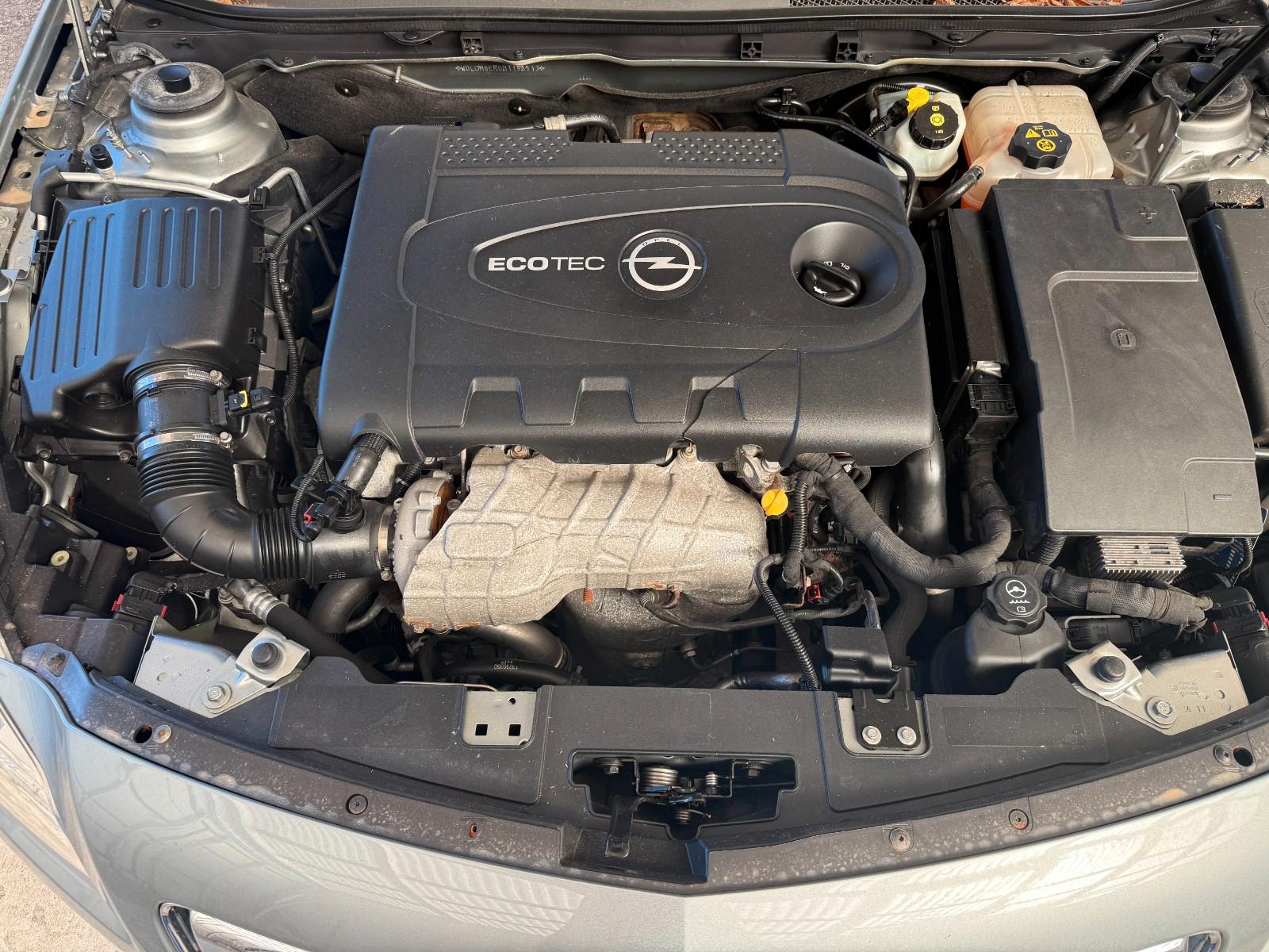 Opel Insignia 2011 — photo 20