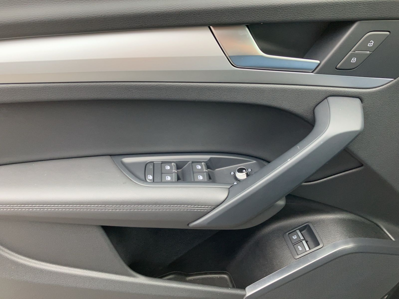 Fahrzeugabbildung Audi Q5 50 TFSI e quattro S-tronic LED ACC NAVI AVC