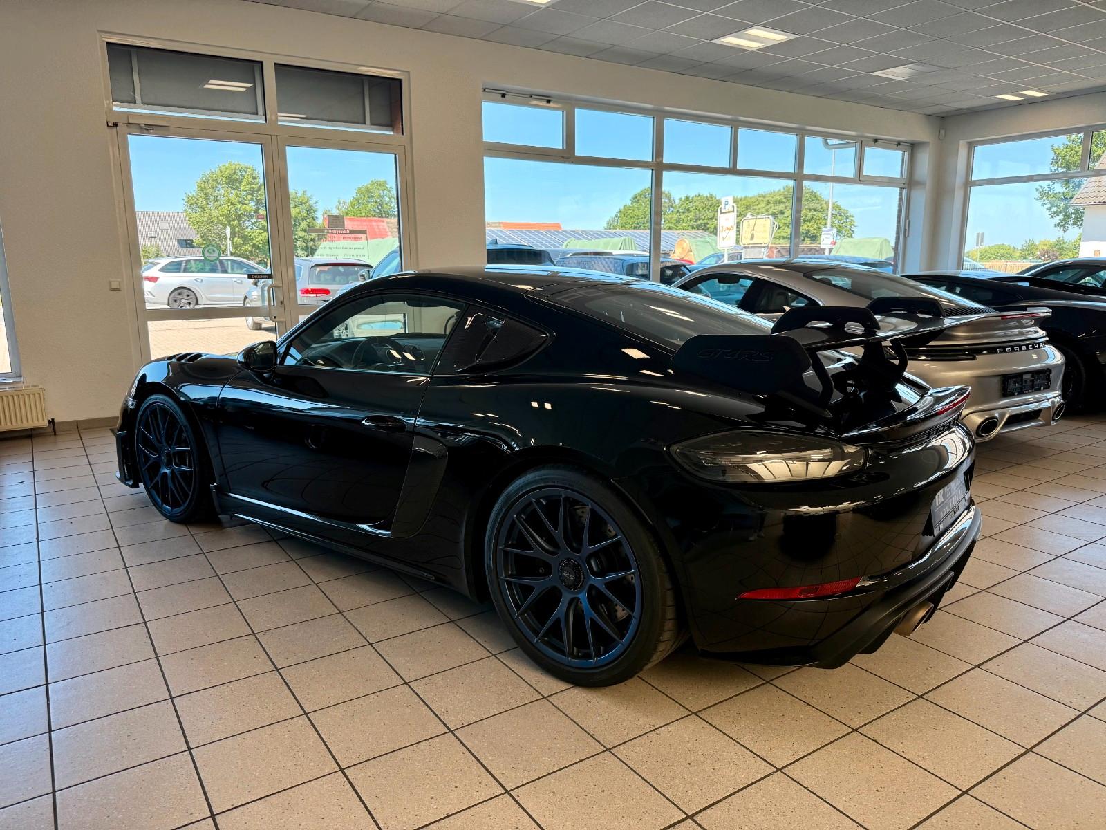 Porsche 718 Cayman GT4 RS Weissach / Clubsport / LIFT