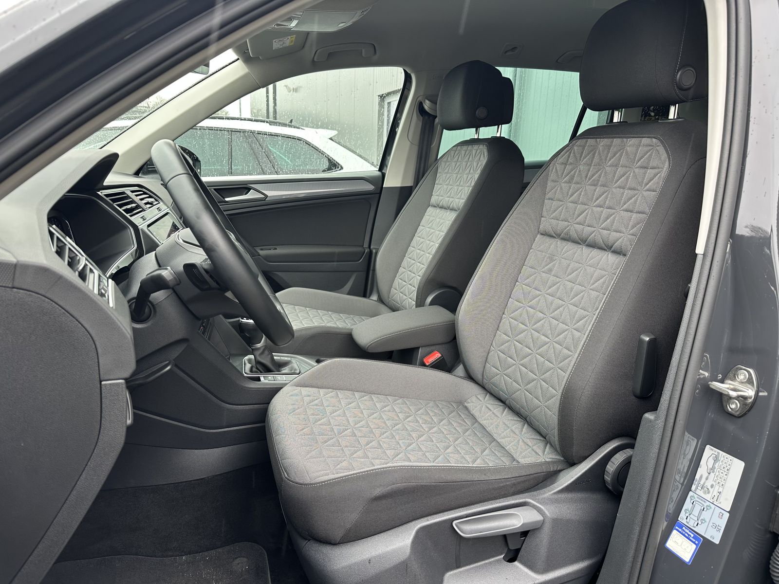 Fahrzeugabbildung Volkswagen Tiguan 1.4 eHybrid DSG Life NAV+LED+AHK+ACC+1HD
