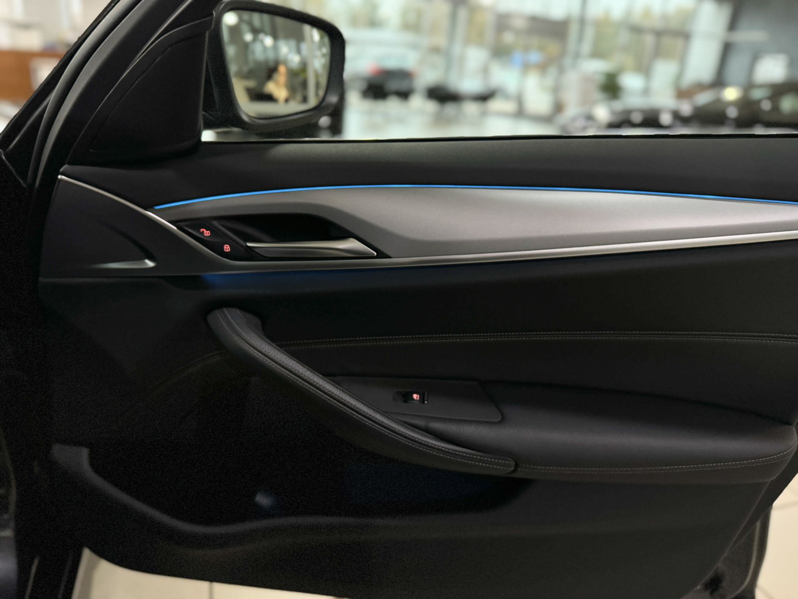 Fahrzeugabbildung BMW 530e Panorama Kamera Laser HUD DAB HiFi Komfort