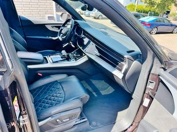 Audi Q8 - 8