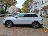 Volkswagen Tiguan Allspace 2.0 TDI SCR 140kW DSG 4MOTIO... - VW Tiguan Allspace Gebrauchtwagen in Berlin