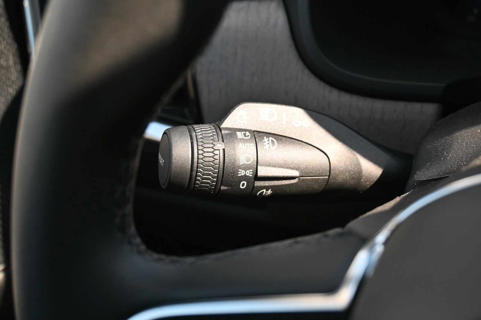 Fahrzeugabbildung Volvo V90 B4 Diesel Plus Dark*Pano*360°*STHZG*21 Zoll*