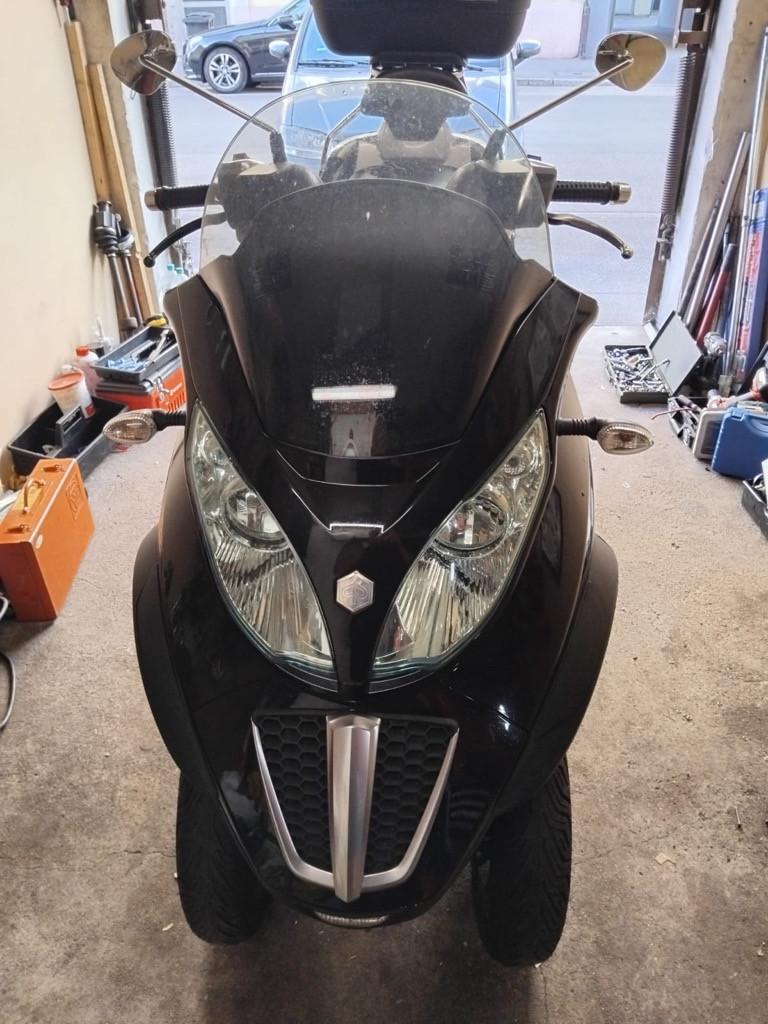 Piaggio MP3 2009 — салон