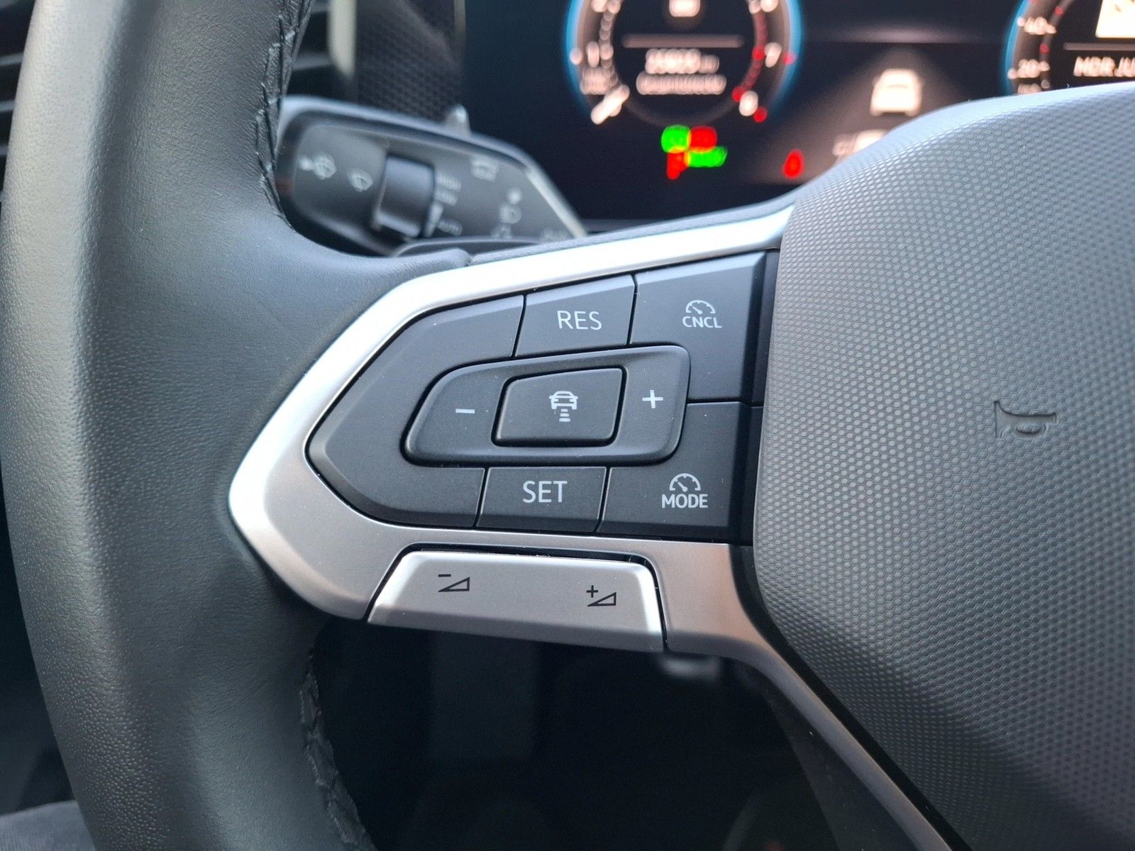 Fahrzeugabbildung Volkswagen Passat Variant eTSI Business DSG LED Navi AID HU