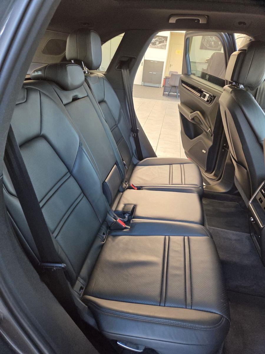 Fahrzeugabbildung Porsche Cayenne,Panodach/Luft/AHK,21 Zoll/Standh.
