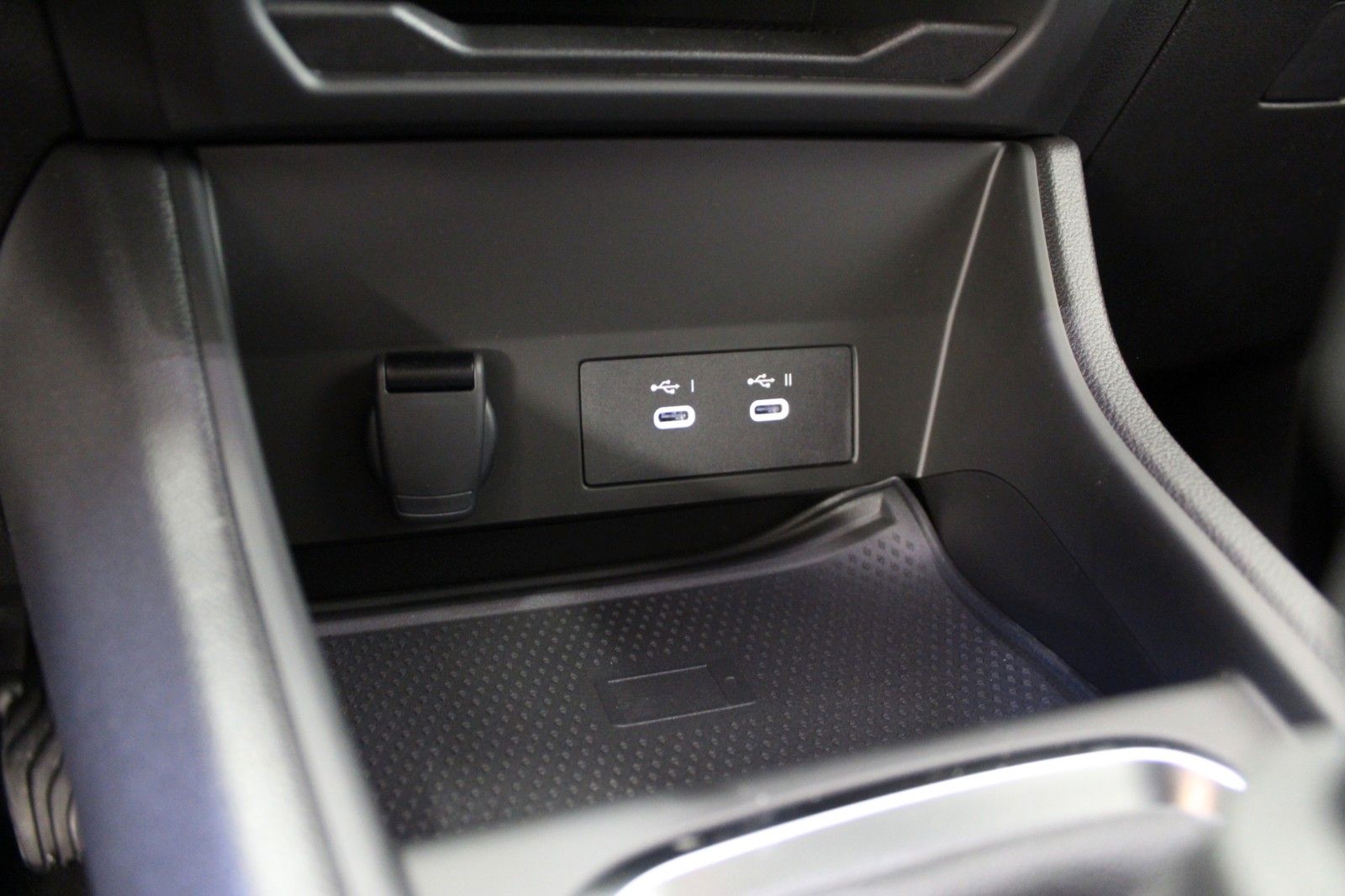 Fahrzeugabbildung Renault Captur Mild Hybrid 140 Techno*Winterpaket*