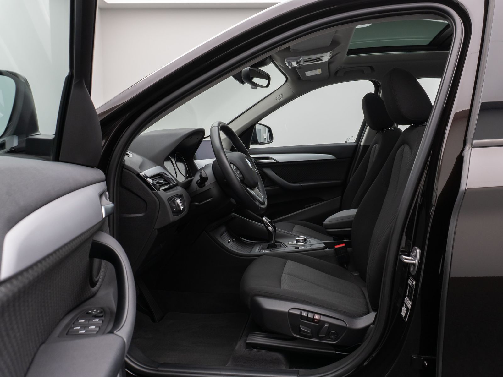 Fahrzeugabbildung BMW X1 sD18i Panorama DAB Navi Geschwindigkeitsreg