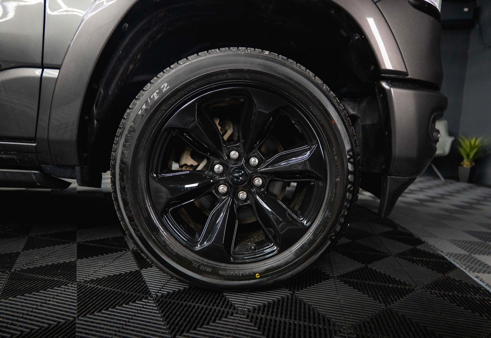 Fahrzeugabbildung Dodge RAM 5.7 V8 HEMI 4x4 LIMITED Night LongBed *ACC*