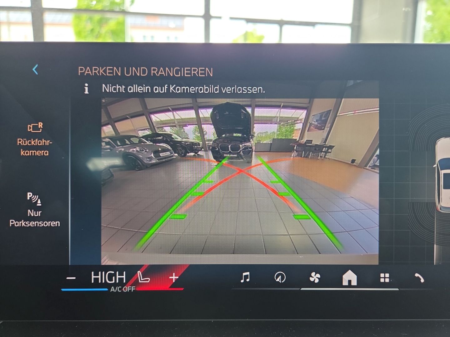 BMW 318 i Touring Park-Assistent Navi Digitales Cock foto 22