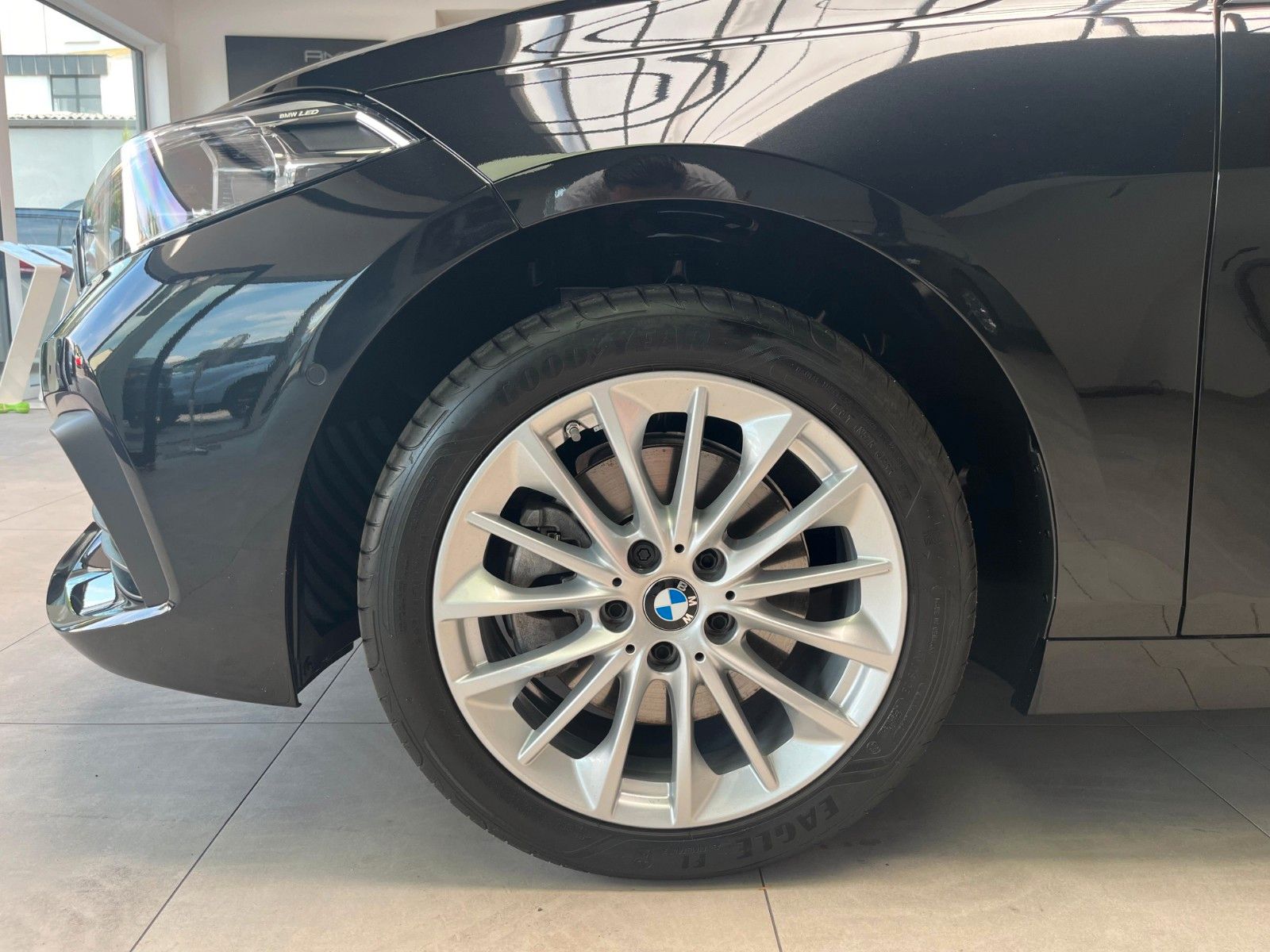 Fahrzeugabbildung BMW 118 i Advantage