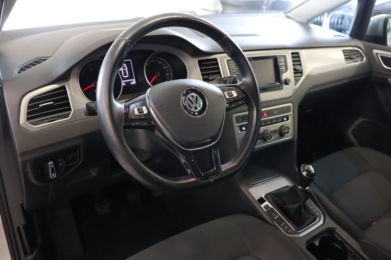 Fahrzeugabbildung Volkswagen Golf Sportsvan VII Comfortline Navi PDC SHZ Temp