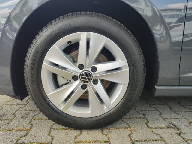 Fahrzeugabbildung Volkswagen Golf 1.5 TSI NAVI APP CONNECT PDC DAB ACC KAMERA