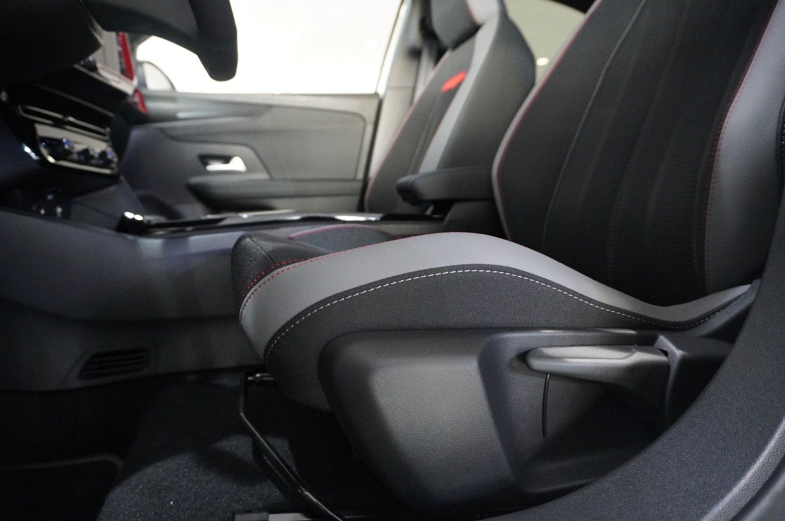 Fahrzeugabbildung Opel Mokka-e GS Line 18"ALU/NAVI/LED/KAMERA/SHZ/PDC