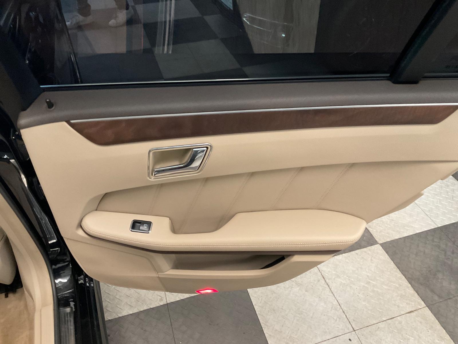 Mercedes-Benz E220 2011 — photo 25