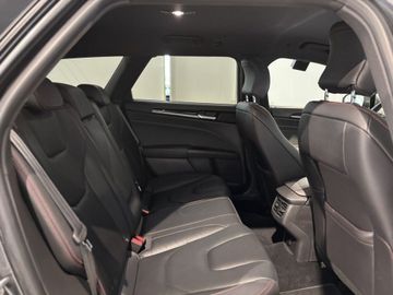 Fotografie des Ford Mondeo Turnier 2.0 EcoBlue ST-Line