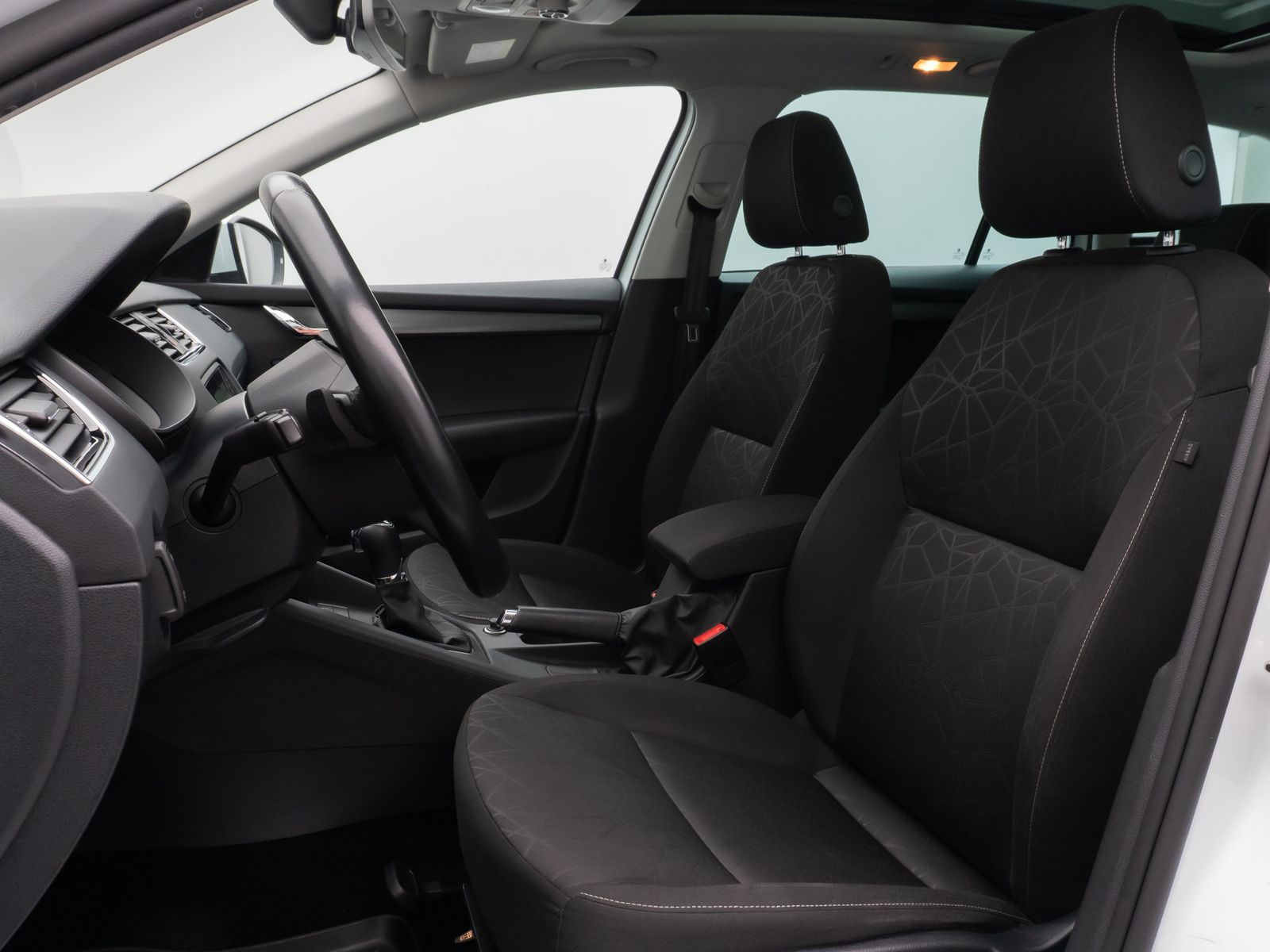 Fahrzeugabbildung SKODA Octavia Combi Clever 4x4 Aut. Panorama AHK 8Fach