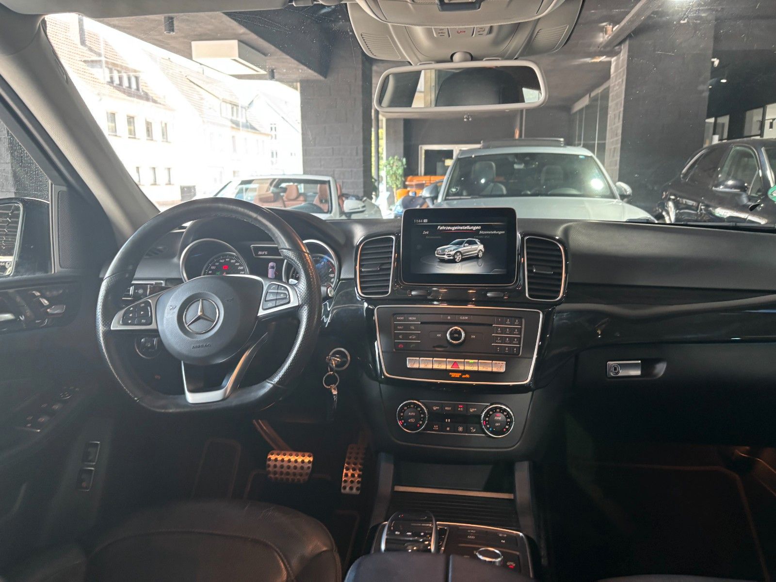 Fahrzeugabbildung Mercedes-Benz GLE 43 AMG 4Matic /PANO/MEMORY/360°/AMBIENTE