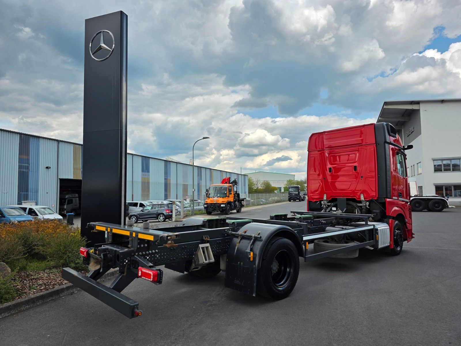 Fahrzeugabbildung Mercedes-Benz Actros 1843 LL BDF Fahrschule S&G 6 Sitze AHK