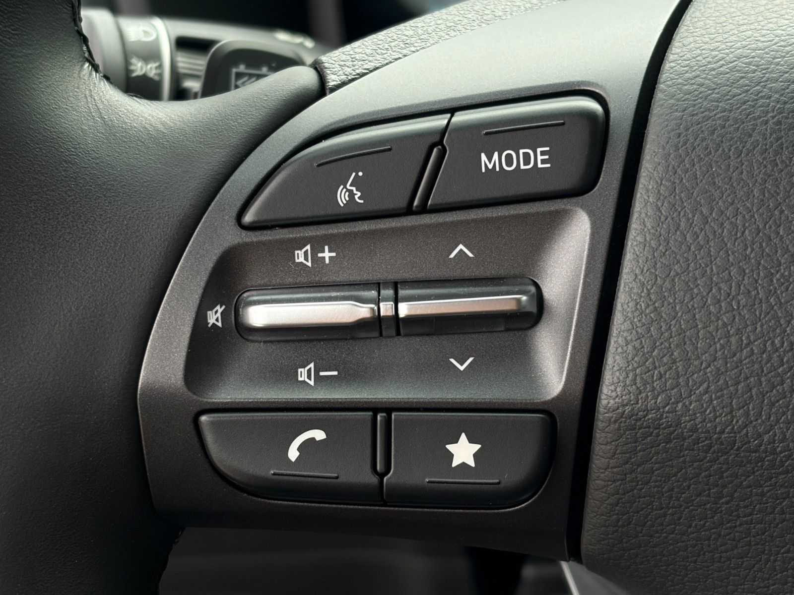 Fahrzeugabbildung Hyundai KONA E Edition 30+ SHZ LHZ LKA ACC KRELL CarPlay