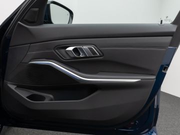 Fahrzeugabbildung BMW 320d xD Sport Line Kamera Laser HiFi AHK Komfort