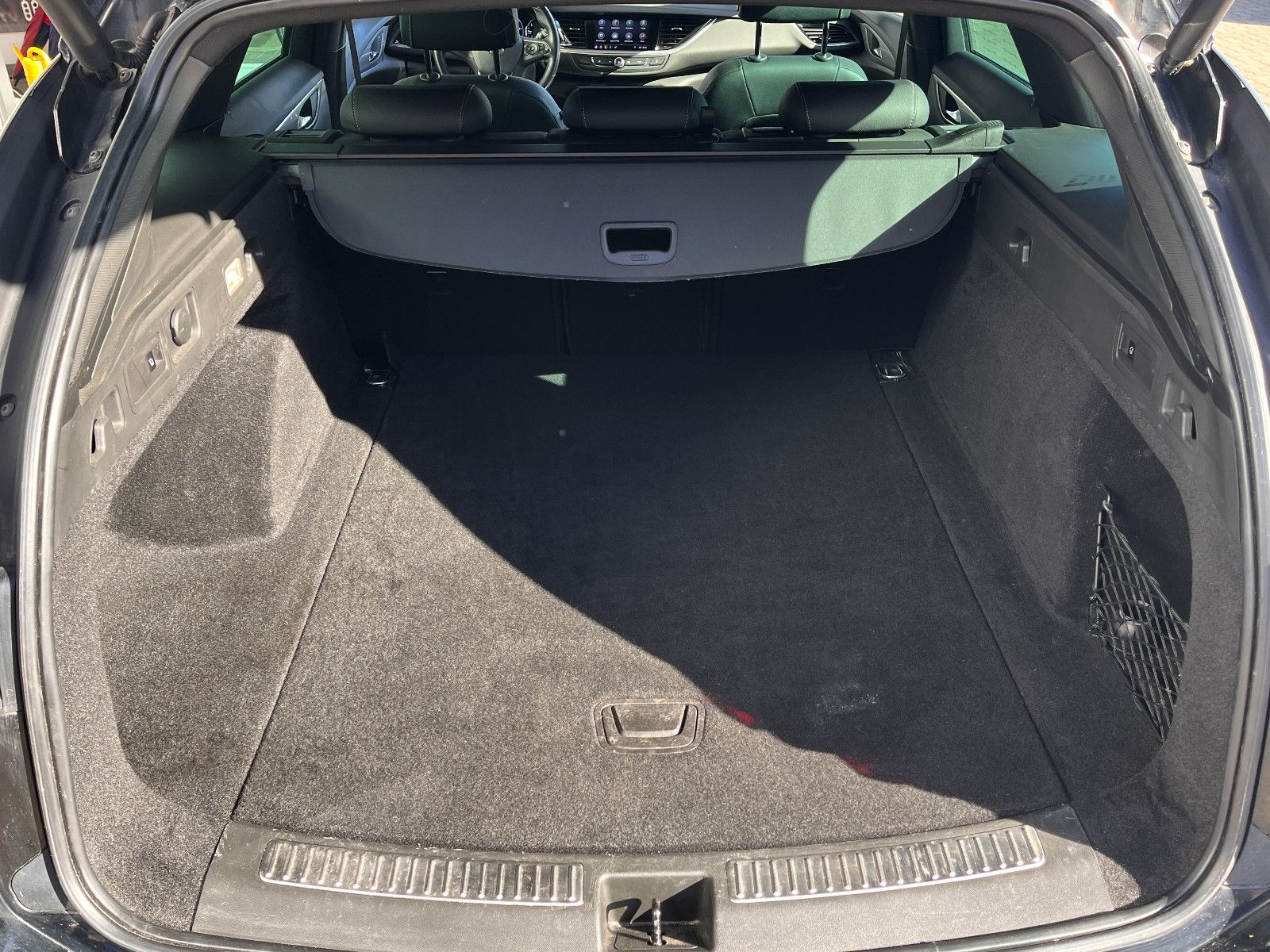 Fahrzeugabbildung Opel Insignia B Sports Tourer Elegance 2.0 Turbo Aut.