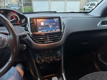 Peugeot 2008 - 8