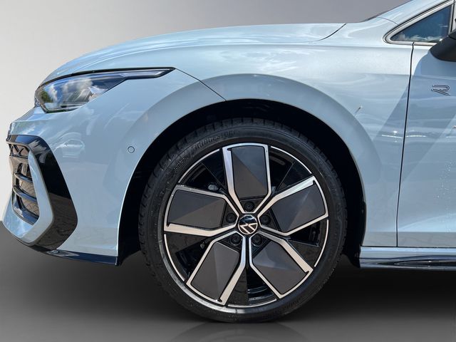 Golf VIII Variant R-Line 1.5 eTSI DSG