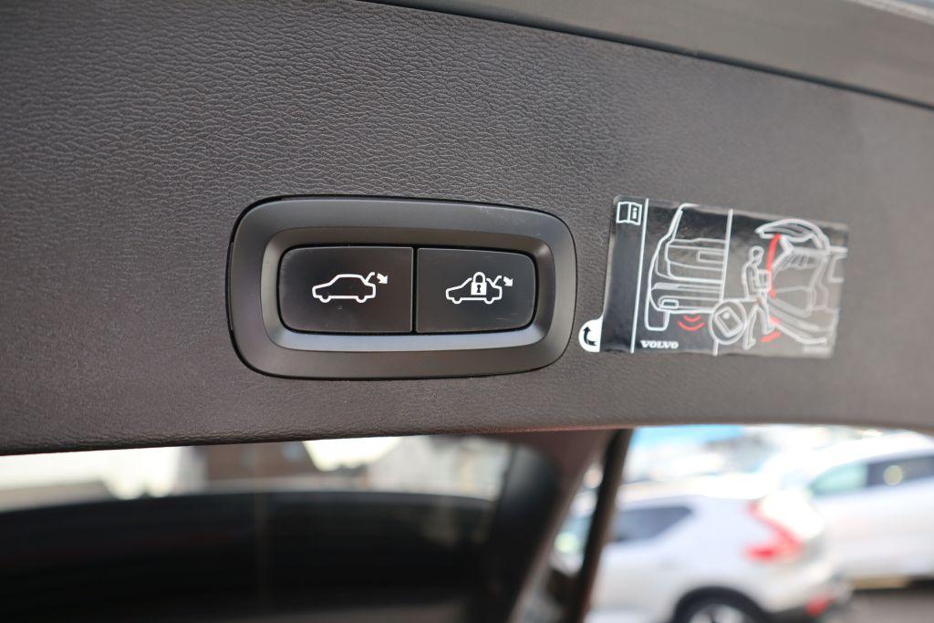 Volvo XC40 T3 Geartronic Momentum Pro|AHK|NAVI|R-CAM|
