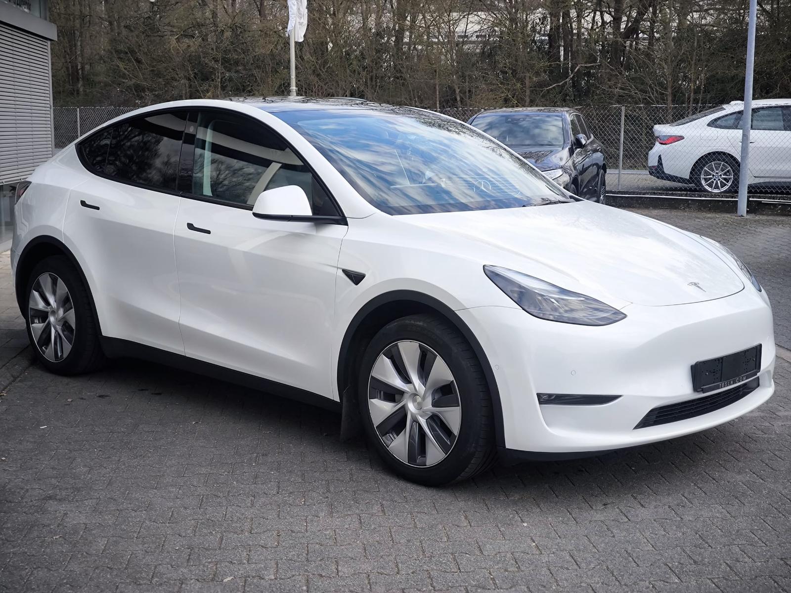 Tesla Model Y LR Dual AWD PANO+STDHZ+NAVI+LED+ACC+19"+