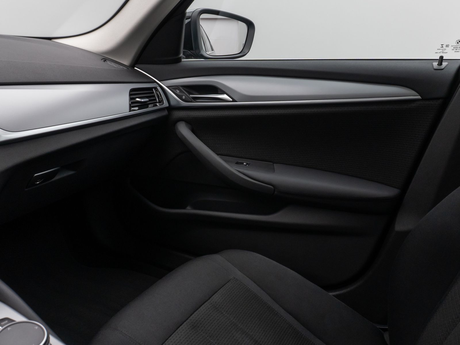 Fahrzeugabbildung BMW 530i Lim.DAB CockPitPro PDC Sitzhzg Alarm LED