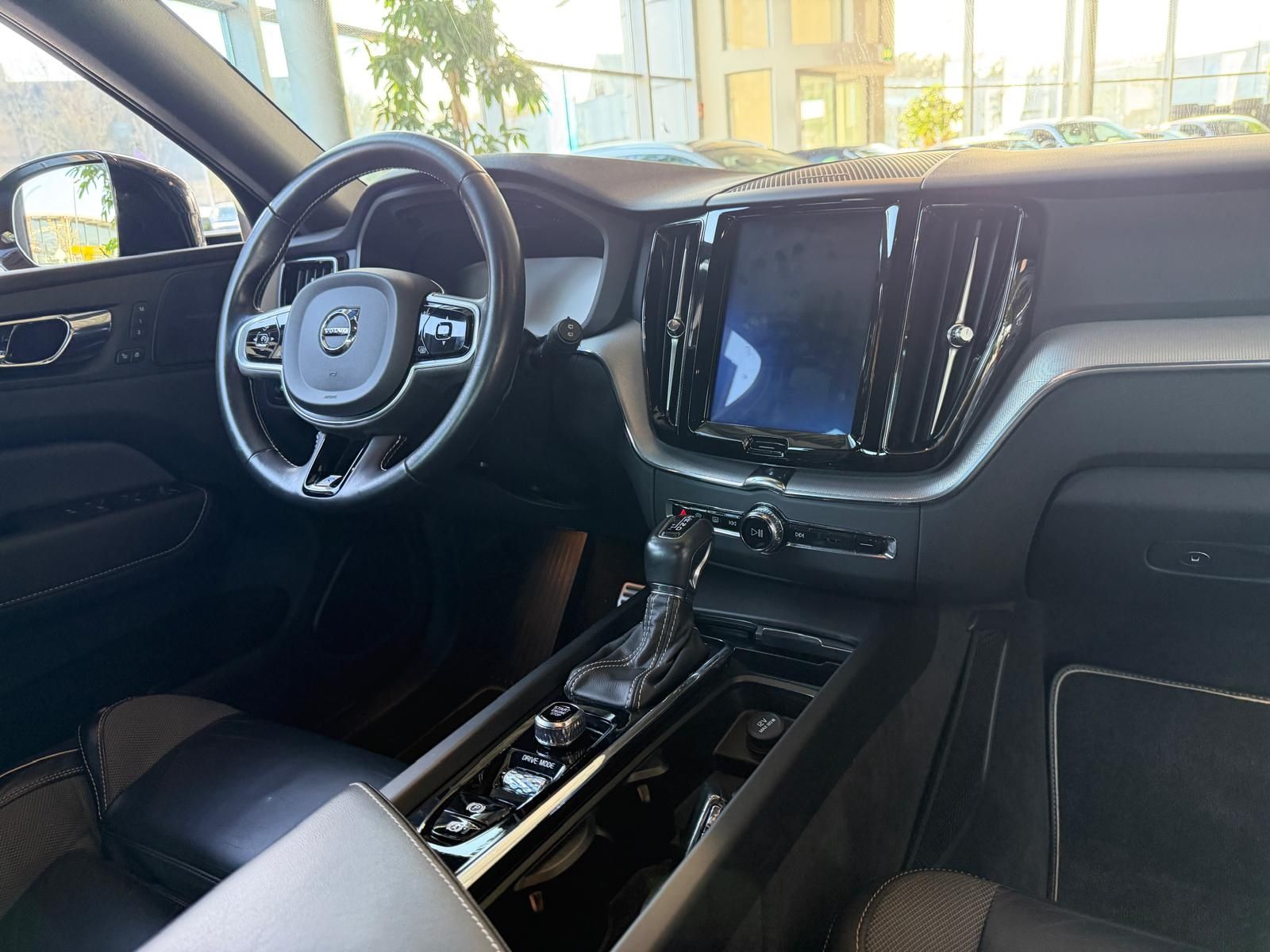 Fahrzeugabbildung Volvo XC60 R Design AHK 360° H/K LED ACC LEDER