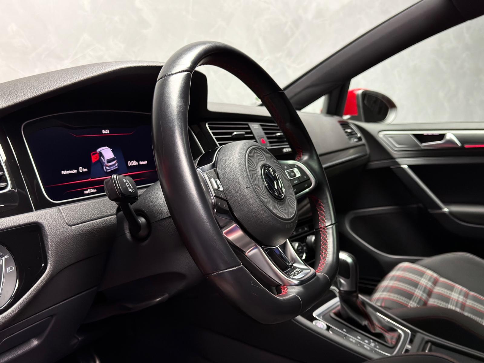 Volkswagen Golf VII 7.5 GTI Performance ACC TOP-PAKET PANO