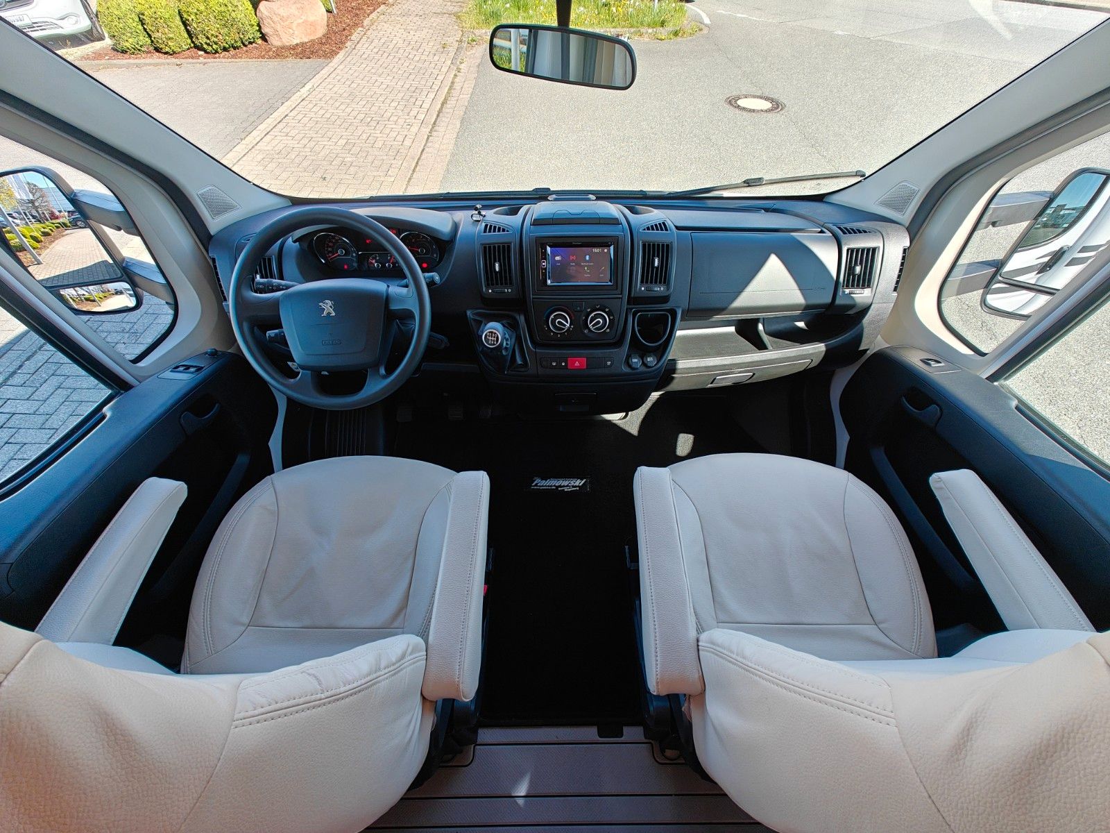 Fahrzeugabbildung XGO Dynamic 98 P  - SAT, TV, Markise, Luftfeder -