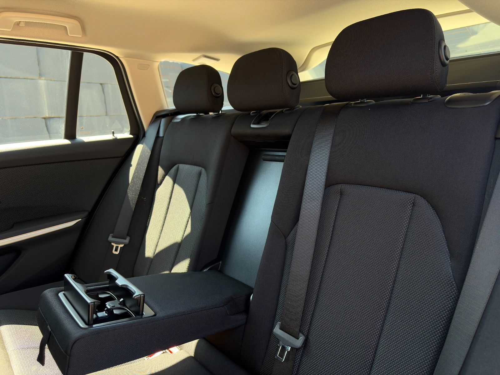 Fahrzeugabbildung BMW 318i Touring CockPit+ Alarm 3Z-Klima Kamera SHZ