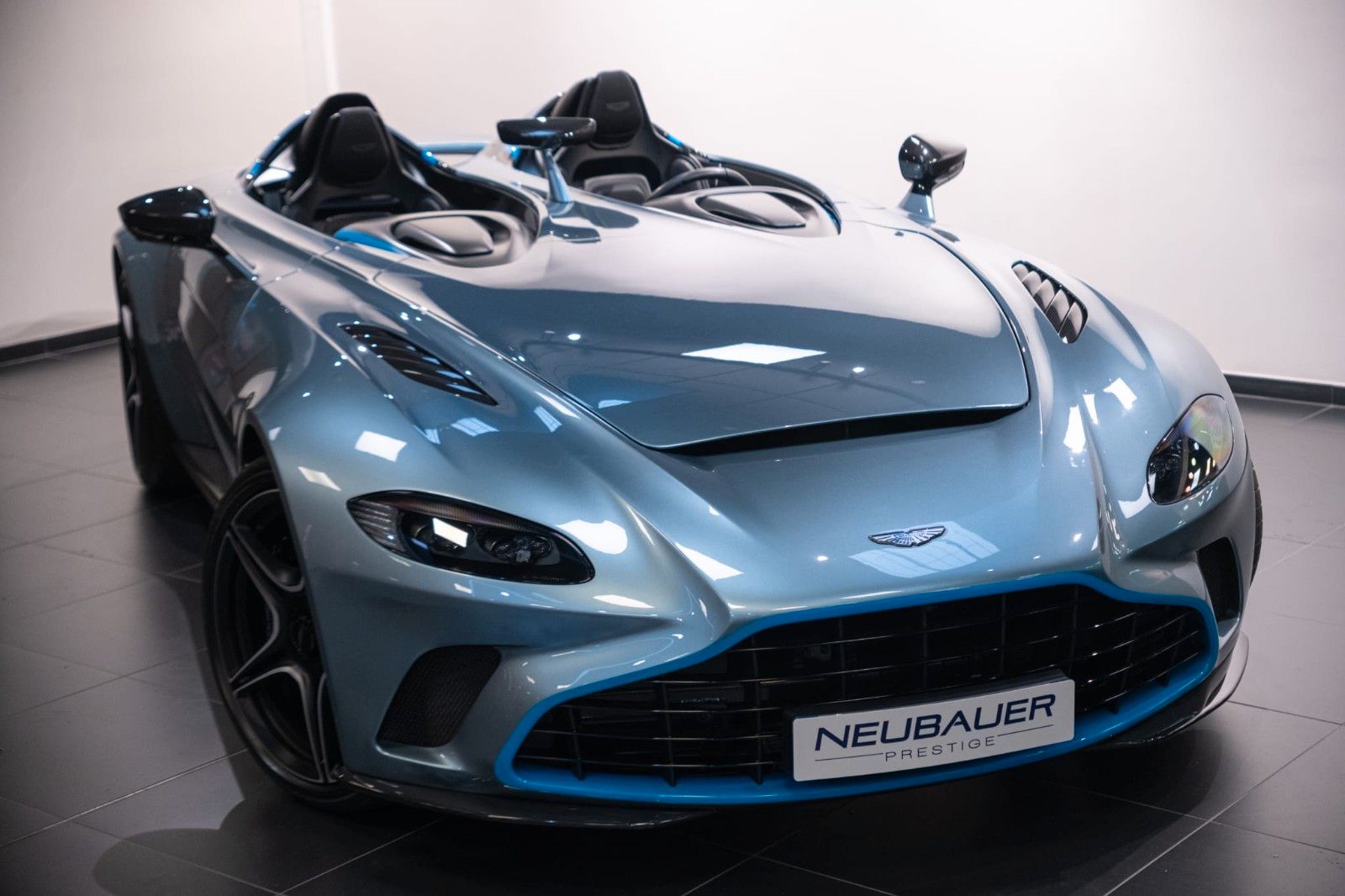 Aston Martin V12 Speedster - Top Gun Maverick