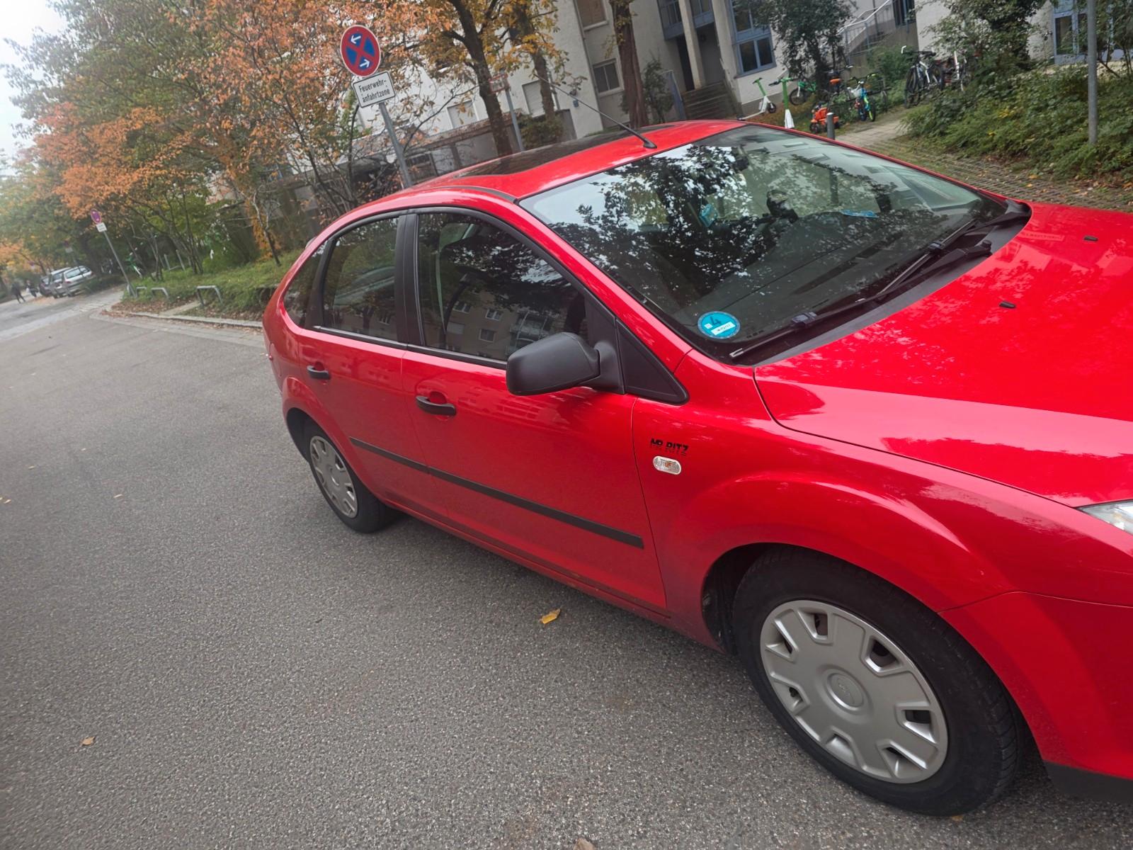 Ford Focus 2005 — вигляд ззаду
