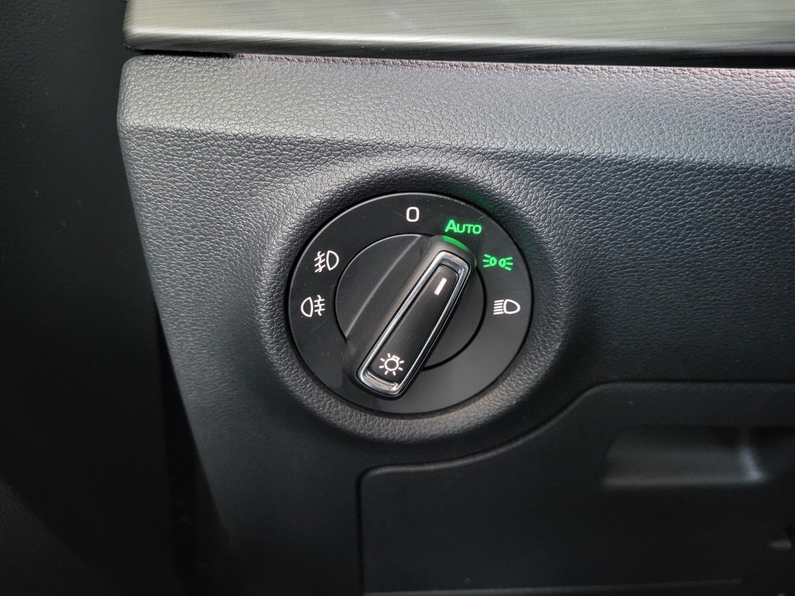 Fahrzeugabbildung SKODA Kamiq Scoutline AUTOM./KAMERA/LED/AHK/SITZHEIZ.