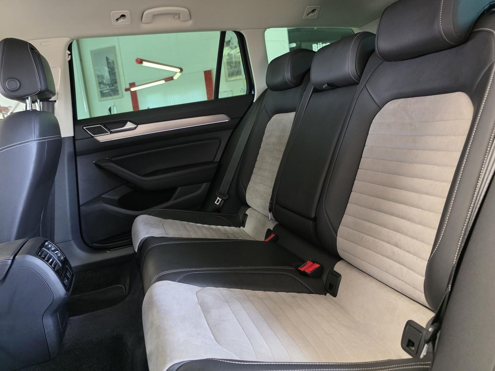 Fahrzeugabbildung Volkswagen Passat Variant 4M R-Line/Keyles/DAB/Carplay/Ahk