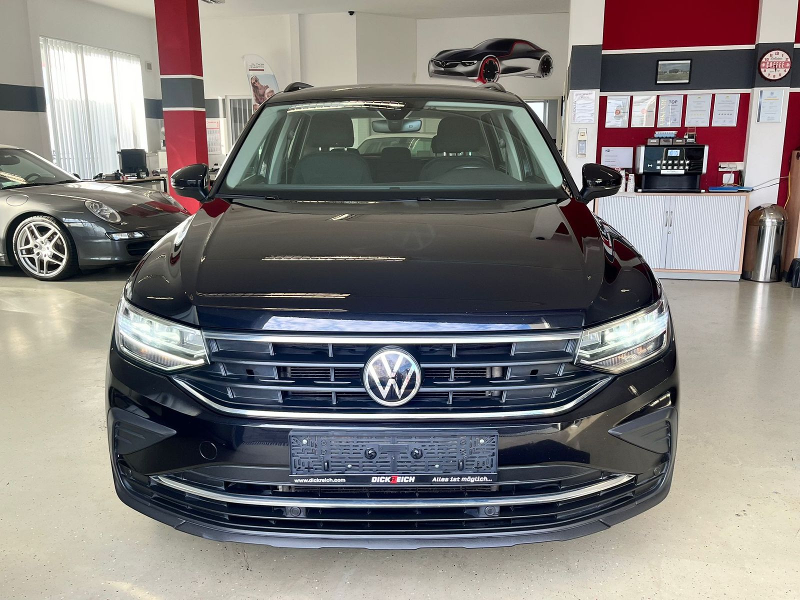 Fahrzeugabbildung Volkswagen Tiguan Life 2,0 TDI ACC/LED/AHK/SHZ/StHz/HARMAN