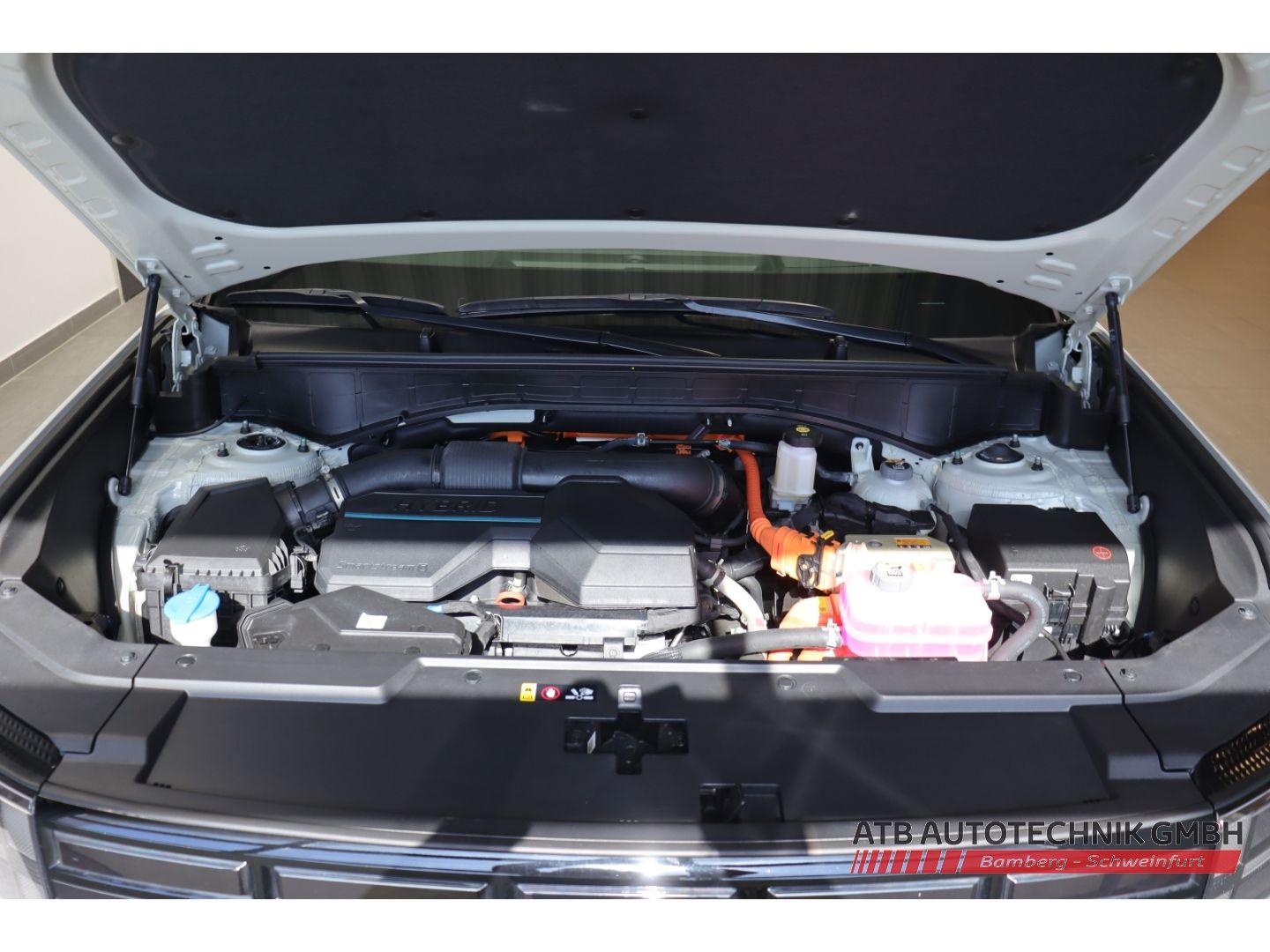Fahrzeugabbildung Hyundai SANTA FE Intro 1.6 T-GDI Hybrid 4WD HUD Navi Mem