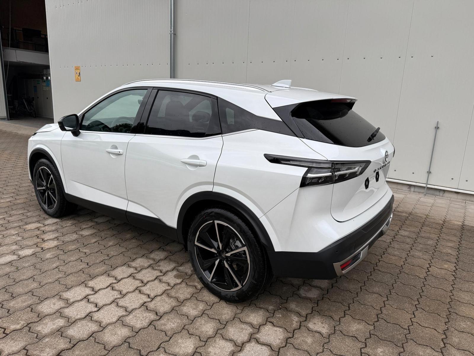 Nissan Qashqai 1.3 DIG-T MHEV Tekna 4x4, AT, PDC, SH...