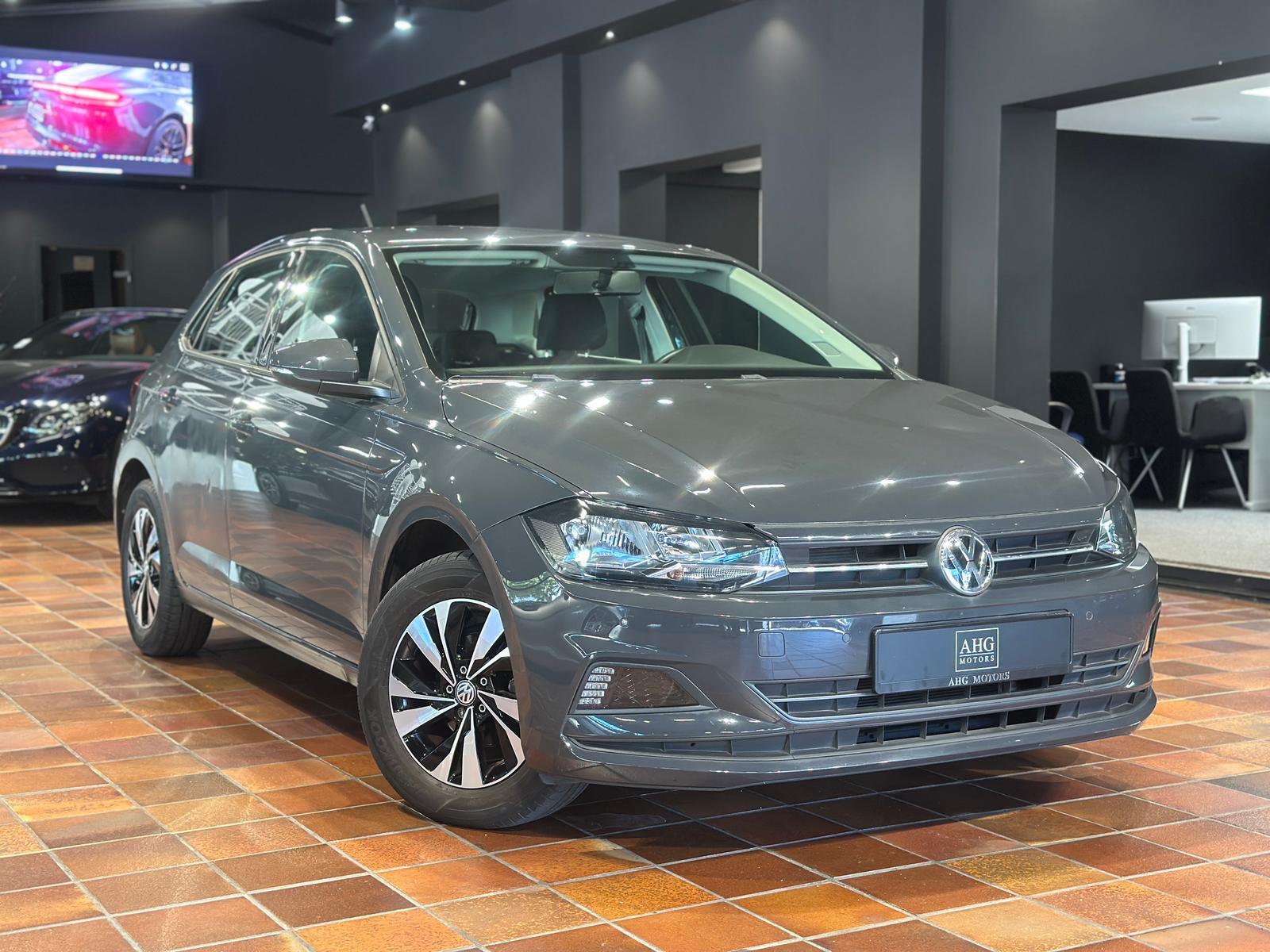 Volkswagen POLO COMFORTLINE KEYLESS TEMPOMAT PDC KAMERA NAV