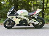 Aprilia RSV4 Scheckheft-ABS-Sozius-Akrapovic - APRILIA RSV4R