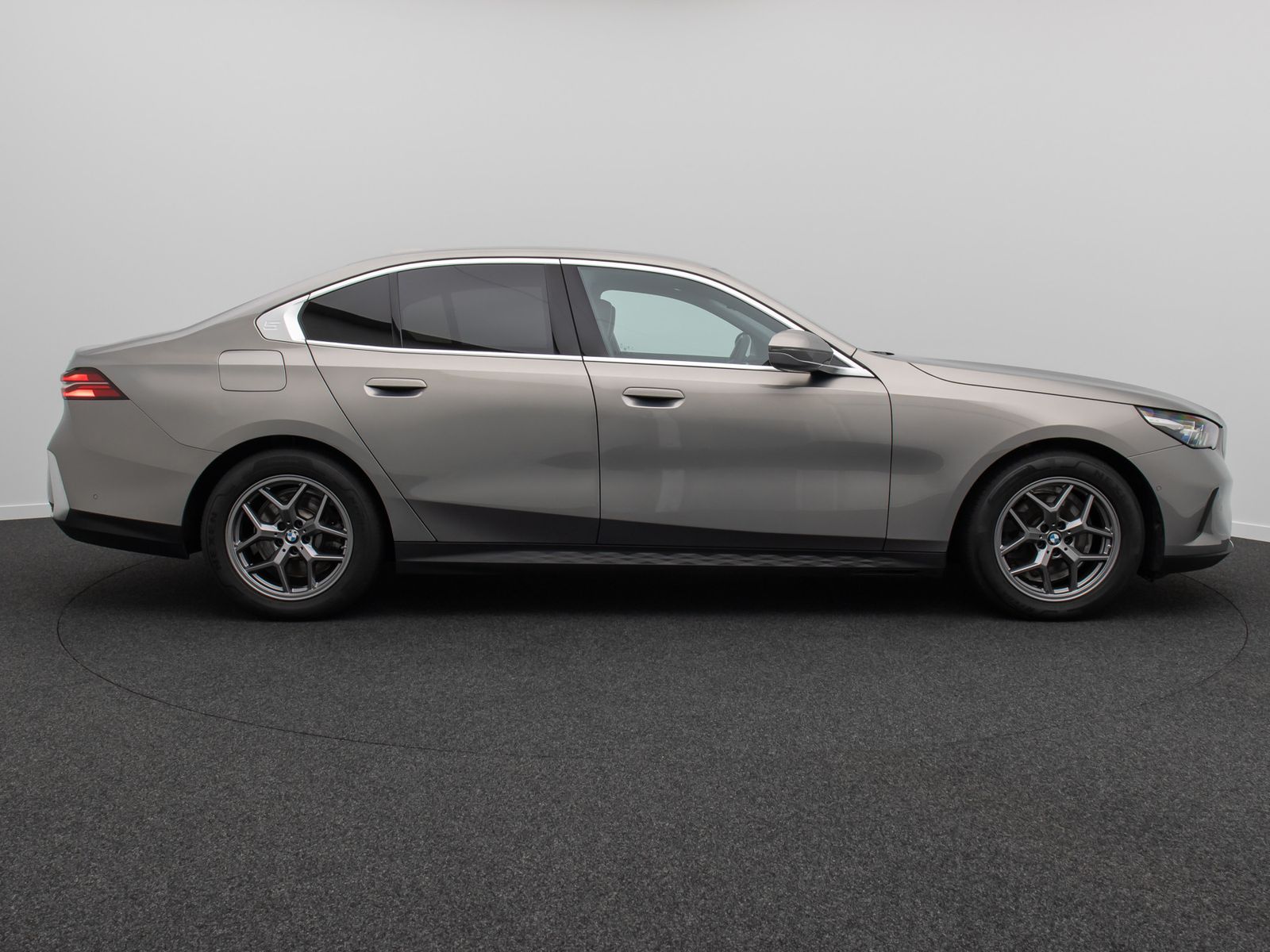 Fahrzeugabbildung BMW 520d Kamera DAB Leder DrivAss Alarm Sport 18Zoll