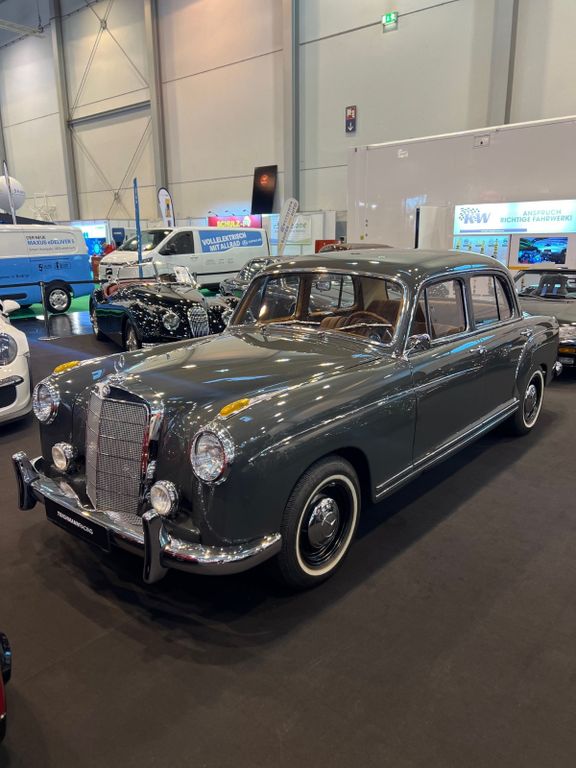 Mercedes-Benz 220