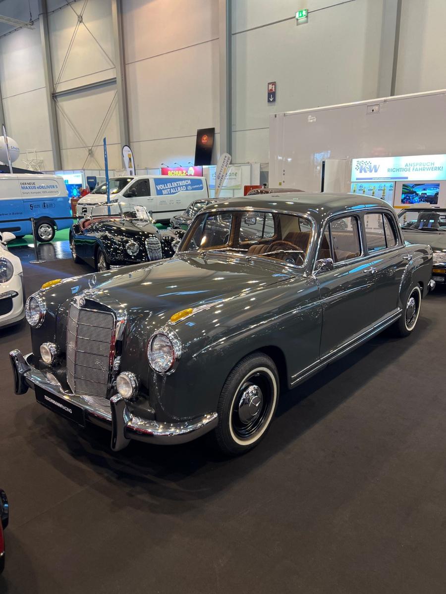 Mercedes-Benz 220 SE